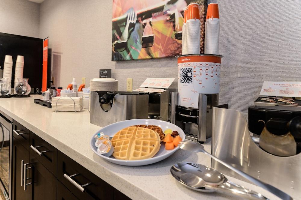 Hampton Inn & Suites - Allen Park Экстерьер фото